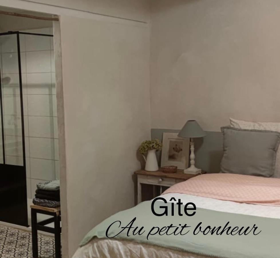 Gite Au Petit Bonheur Villa Chateldon Екстериор снимка